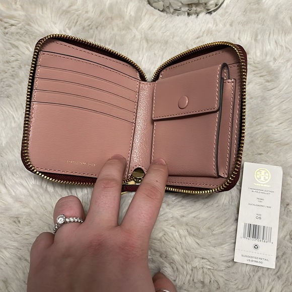 ✨ Tory Burch Leather Bi-Fold Wallet✨ - Picture 11 of 16